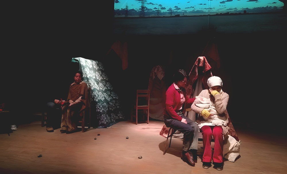 Las piedras, La dramática nacional